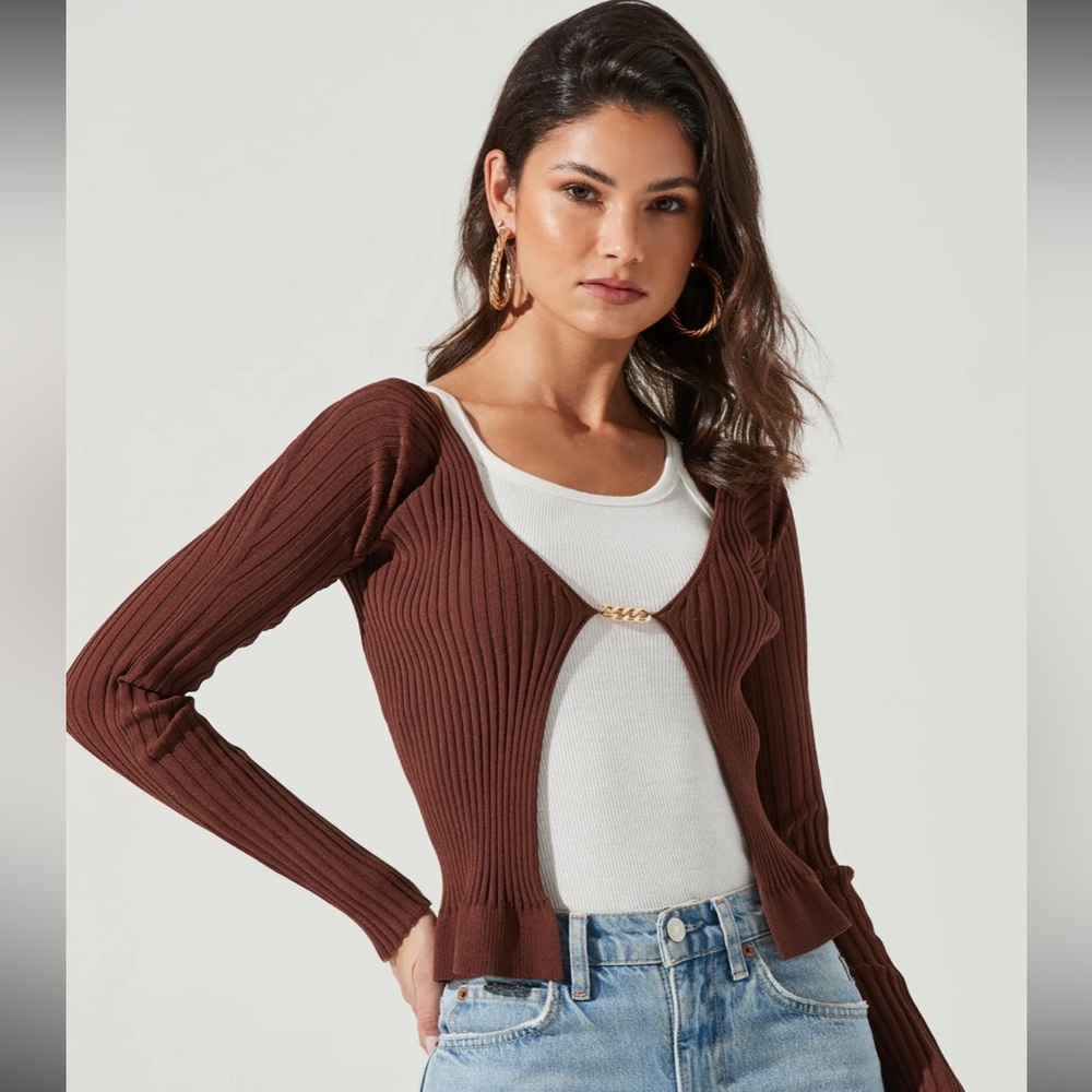NWT ASTR ANGELIQUE RIBBED KNIT CHAIN DETAIL CARDIGAN Medium